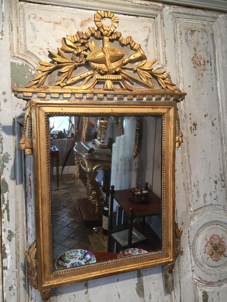 Miroir d’époques Louis XVI en bois doré.