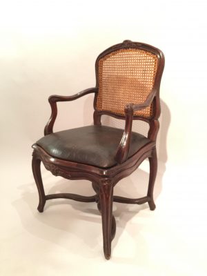 Fauteuil d’époque Louis XV.