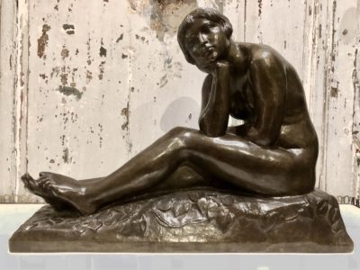 Femme des années 1925 en bronze.