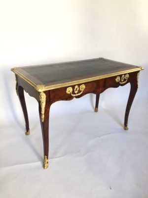 Bureau plat  d’époque Louis XV