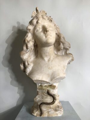 Buste Art Nouveau en albâtre. 900€.